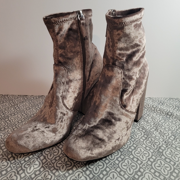 Steve Madden Shoes - Steve Madden Velvet Heeled Boots in Taupe. These are SO hot!